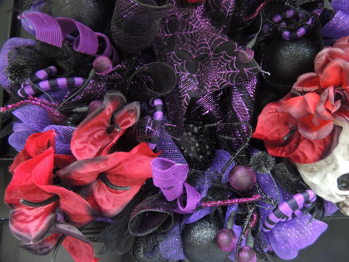 Skull and Roses Halloween Wreath for Front Door, Gothic Floral Halloween Decor, Purple Handmade Spooky Autumn Wreath, Glam Skull Door Swag