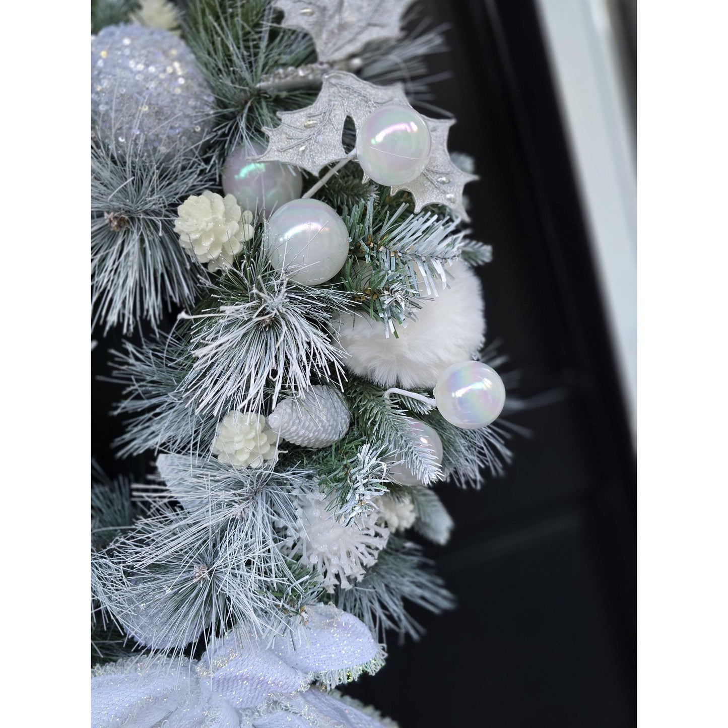 Luxury Christmas Flocked Snowy Christmas Wreath Winter Holiday Front Door Porch Wall Hanger Mantle Home Decor Decoration Designer Gift Pine