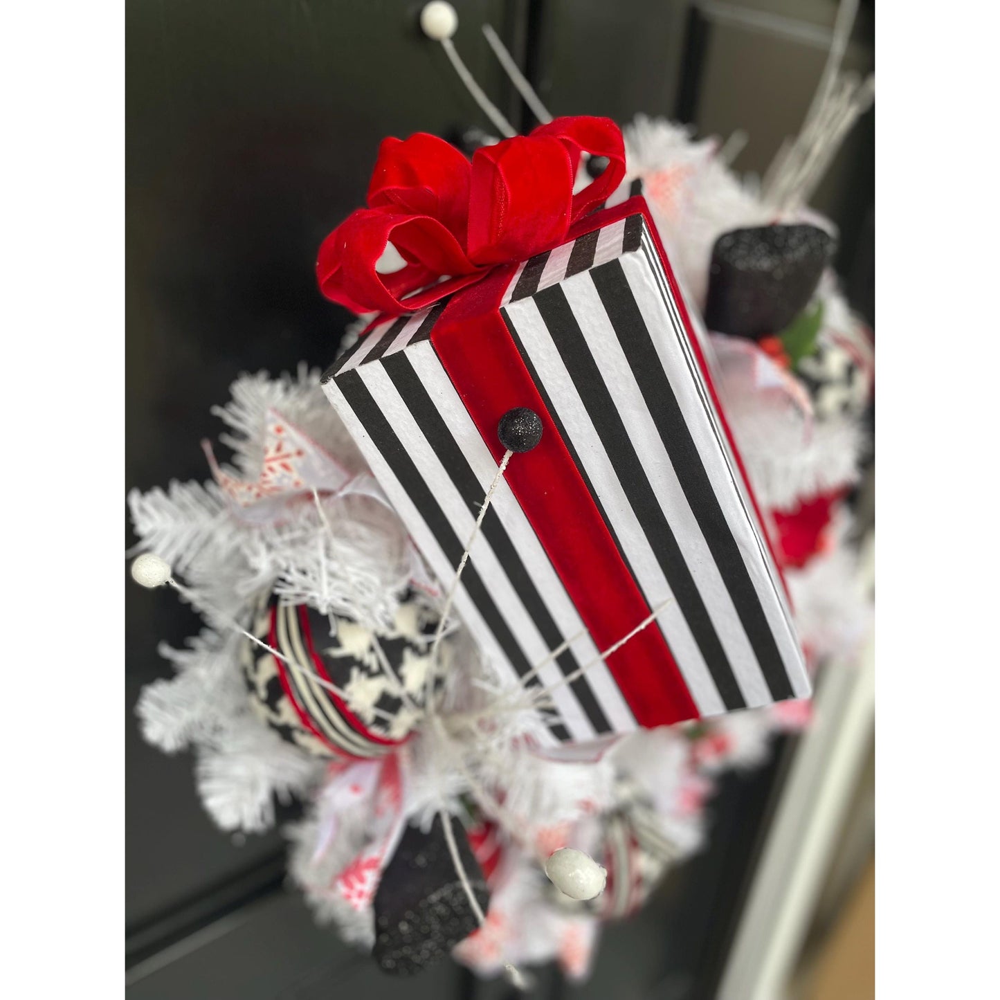 Red White Black Christmas Wreath Front Door Glam Deco Home Decorations Xmas Winter Mantle Decor Holiday Wreath Modern Swag Fireplace Wall