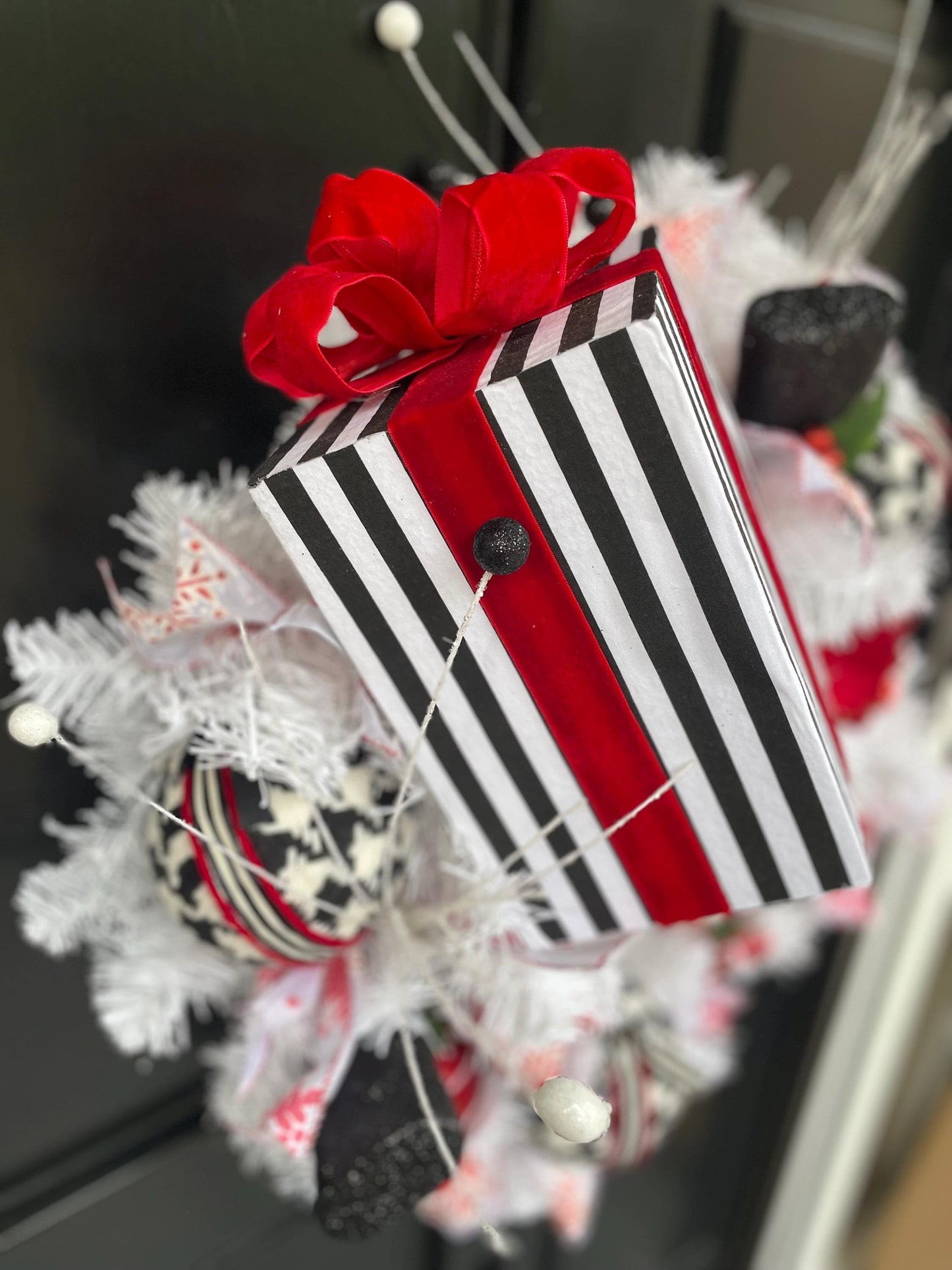 Red White Black Christmas Wreath | Modern Glam Decor | 50cm