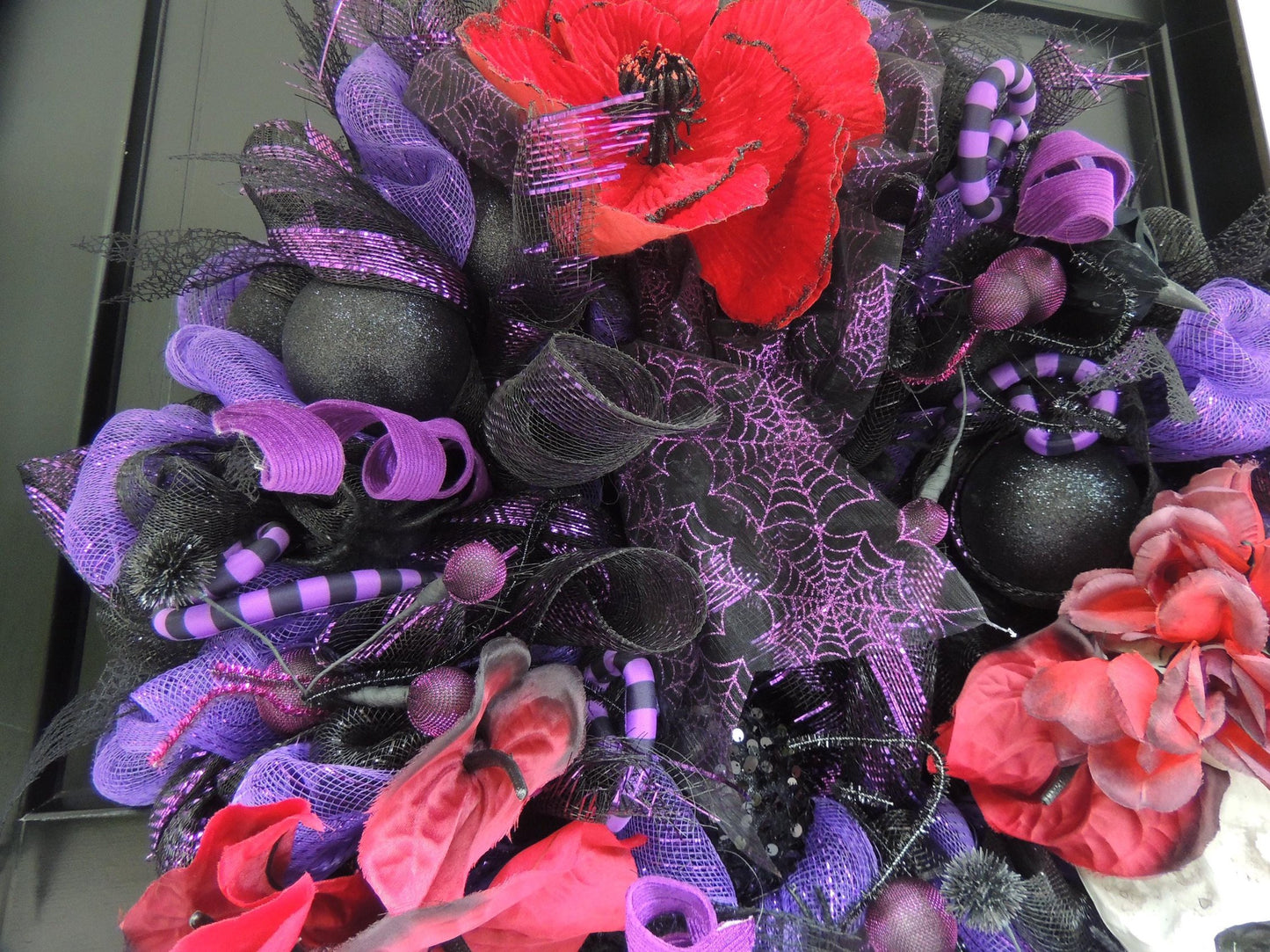 Skull and Roses Halloween Wreath for Front Door, Gothic Floral Halloween Decor, Purple Handmade Spooky Autumn Wreath, Glam Skull Door Swag