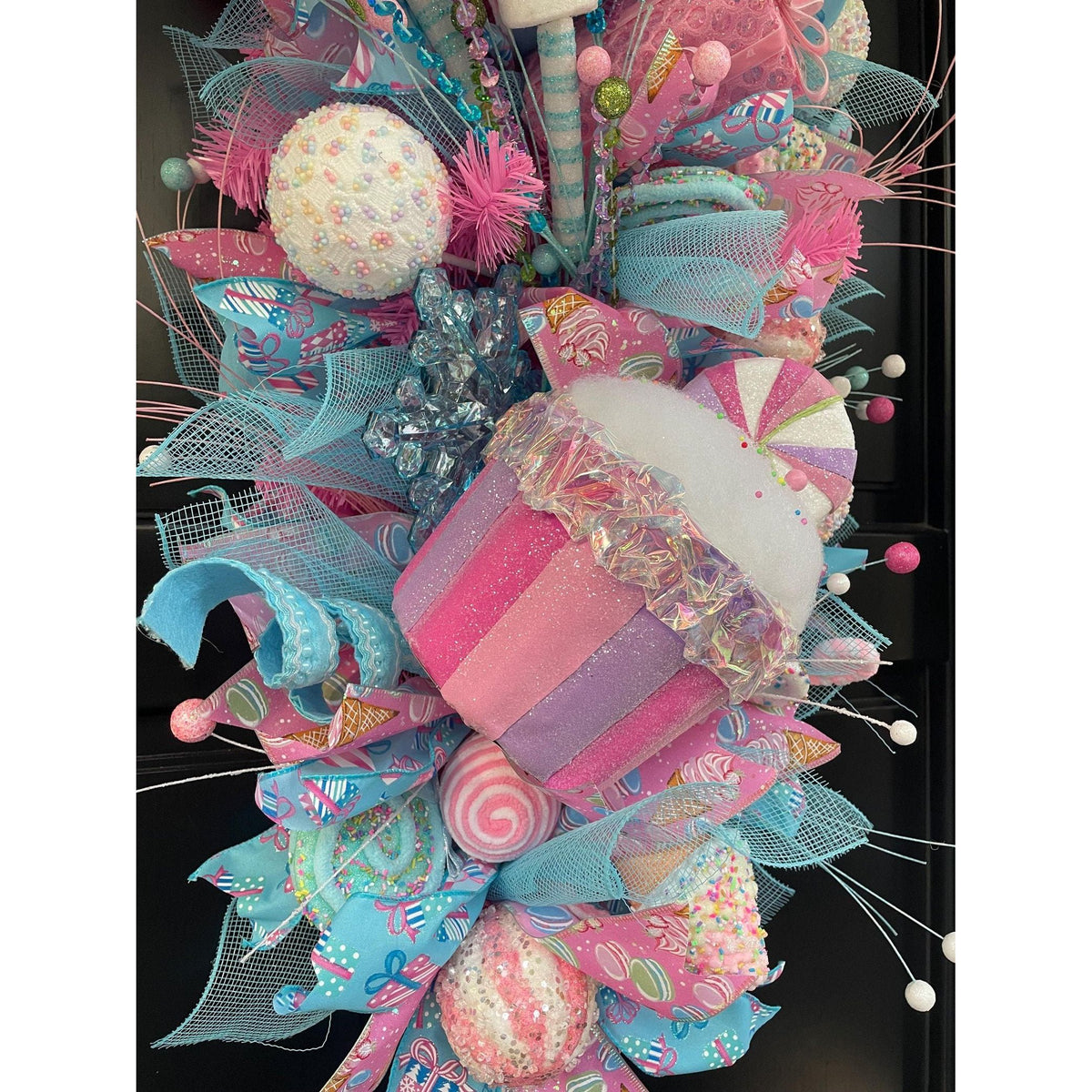 XL Candy Shop Luxury Teardrop Christmas Front Door Wreath Sweet Cake Pink Blue Home Decoration Xmas Winter Mantle Decor Holiday Advent Swag
