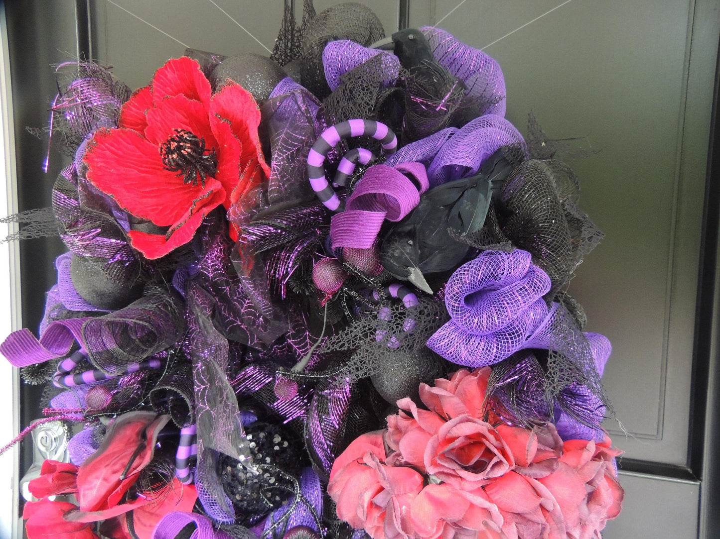 Skull and Roses Halloween Wreath for Front Door, Gothic Floral Halloween Decor, Purple Handmade Spooky Autumn Wreath, Glam Skull Door Swag