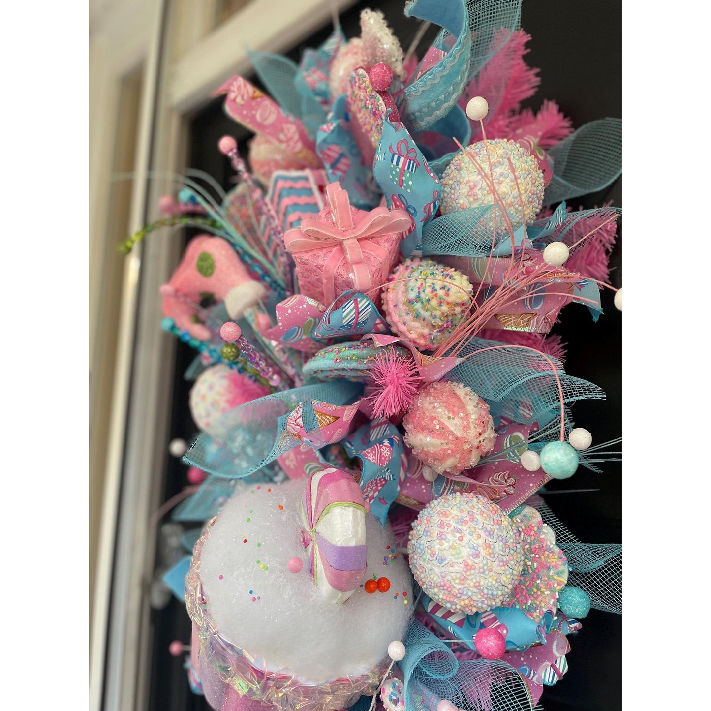 XL Candy Shop Luxury Teardrop Christmas Front Door Wreath Sweet Cake Pink Blue Home Decoration Xmas Winter Mantle Decor Holiday Advent Swag