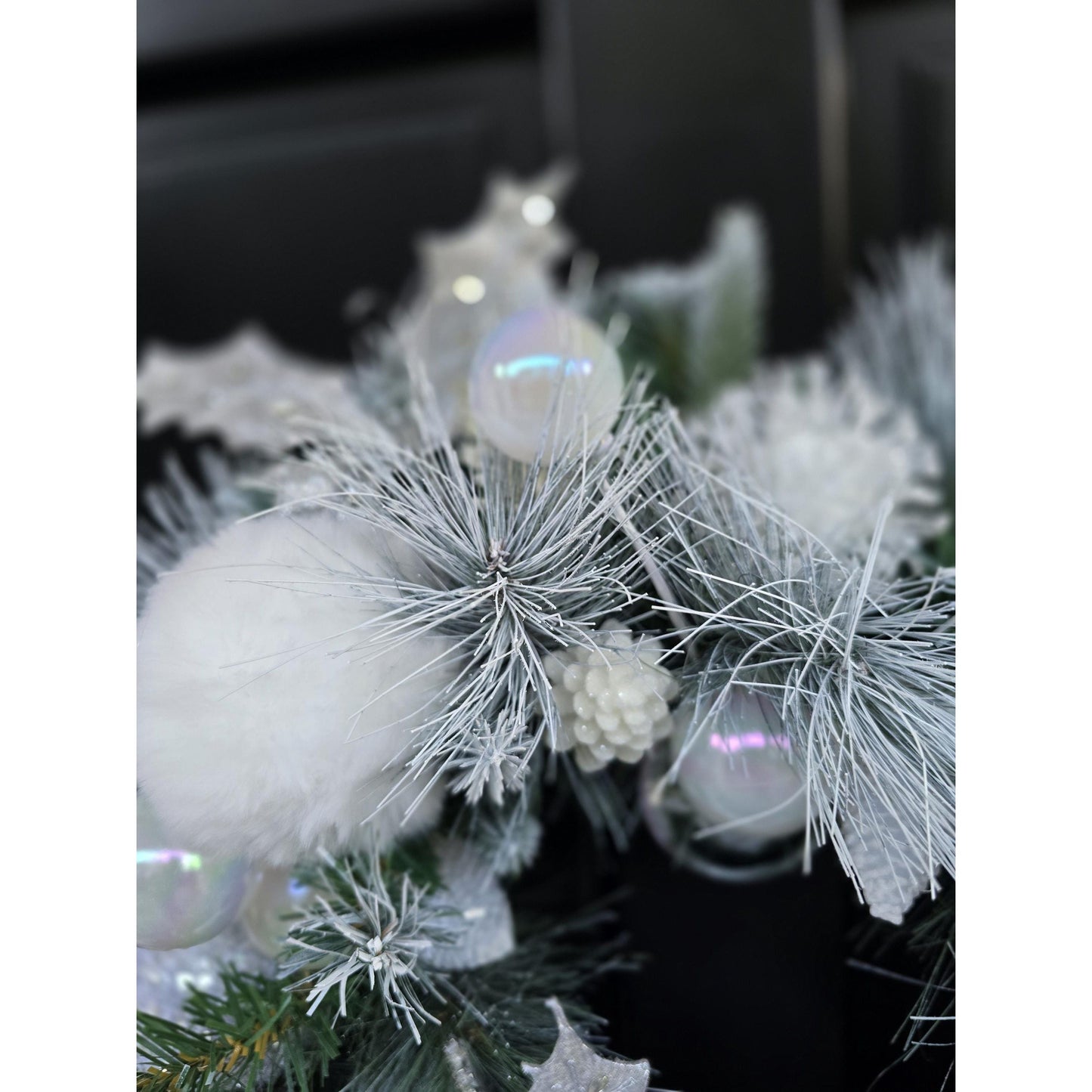 Luxury Christmas Flocked Snowy Christmas Wreath Winter Holiday Front Door Porch Wall Hanger Mantle Home Decor Decoration Designer Gift Pine