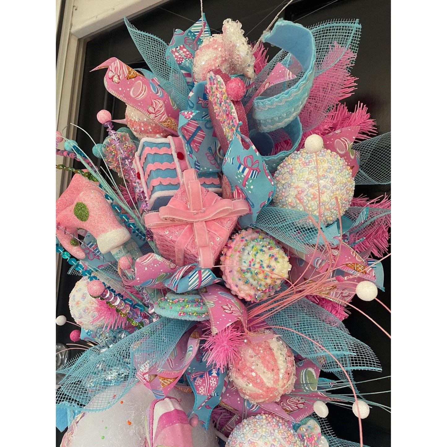 XL Candy Shop Luxury Teardrop Christmas Front Door Wreath Sweet Cake Pink Blue Home Decoration Xmas Winter Mantle Decor Holiday Advent Swag