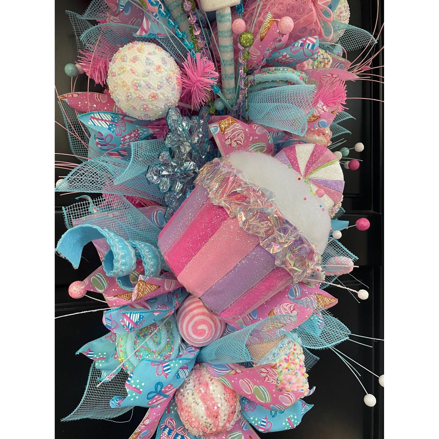 XL Candy Shop Luxury Teardrop Christmas Front Door Wreath Sweet Cake Pink Blue Home Decoration Xmas Winter Mantle Decor Holiday Advent Swag