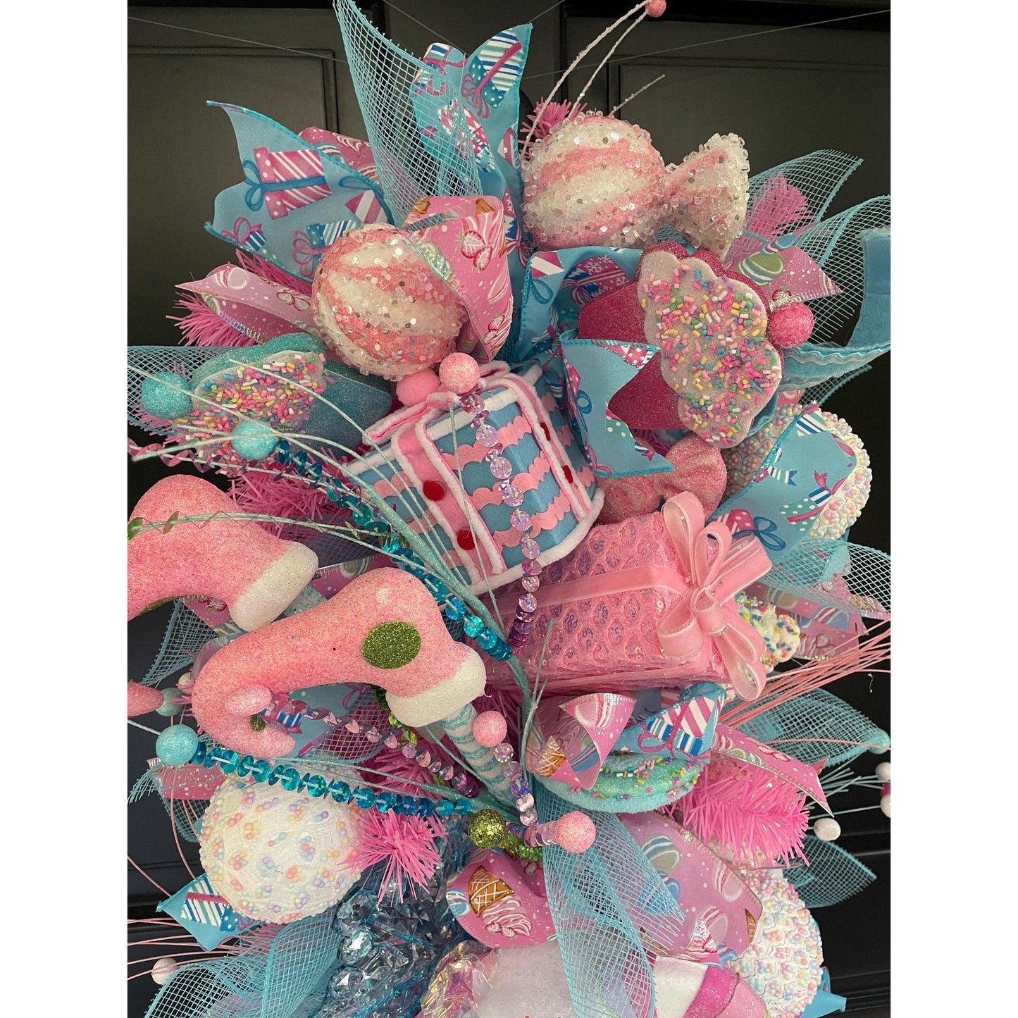 XL Candy Shop Luxury Teardrop Christmas Front Door Wreath Sweet Cake Pink Blue Home Decoration Xmas Winter Mantle Decor Holiday Advent Swag