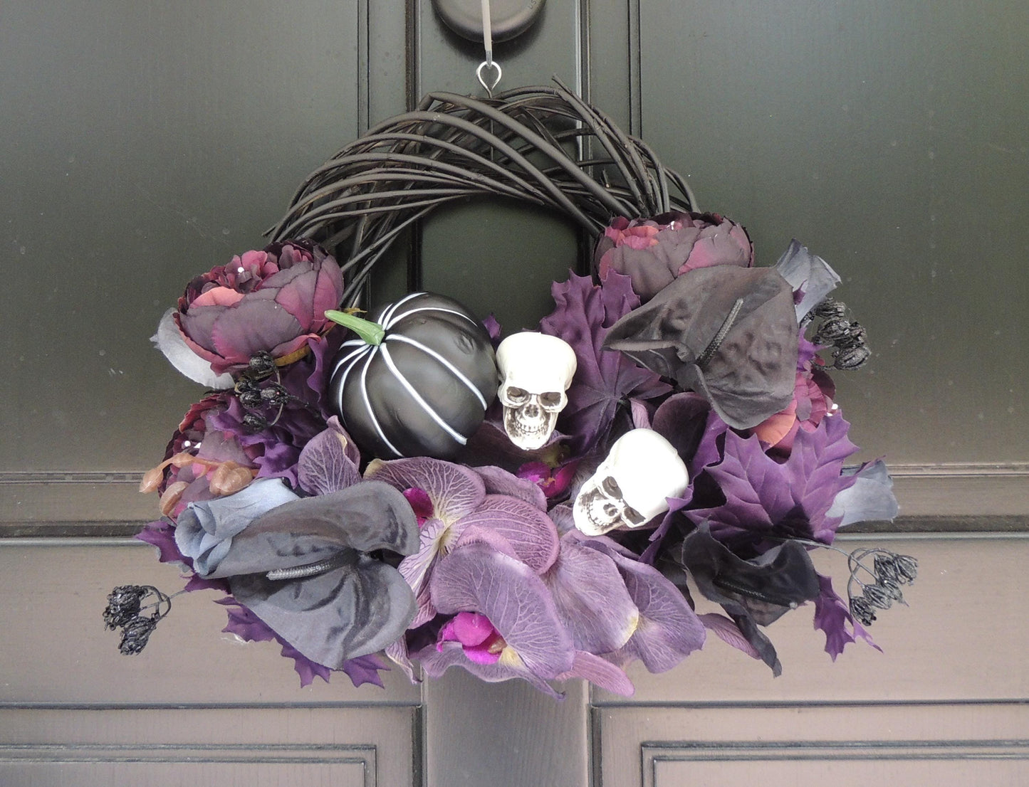 Gothic Halloween Wreath, Black Purple Skull Wreath,Front Door Decor,Dark Floral Wreath Spooky Halloween Decor, Haunted Decor,Steampunk Swag