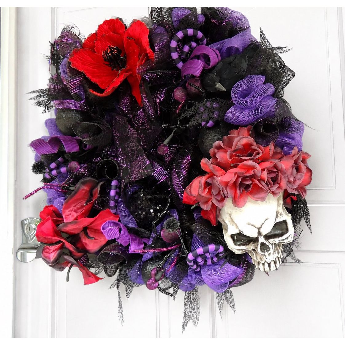 Skull and Roses Halloween Wreath for Front Door, Gothic Floral Halloween Decor, Purple Handmade Spooky Autumn Wreath, Glam Skull Door Swag
