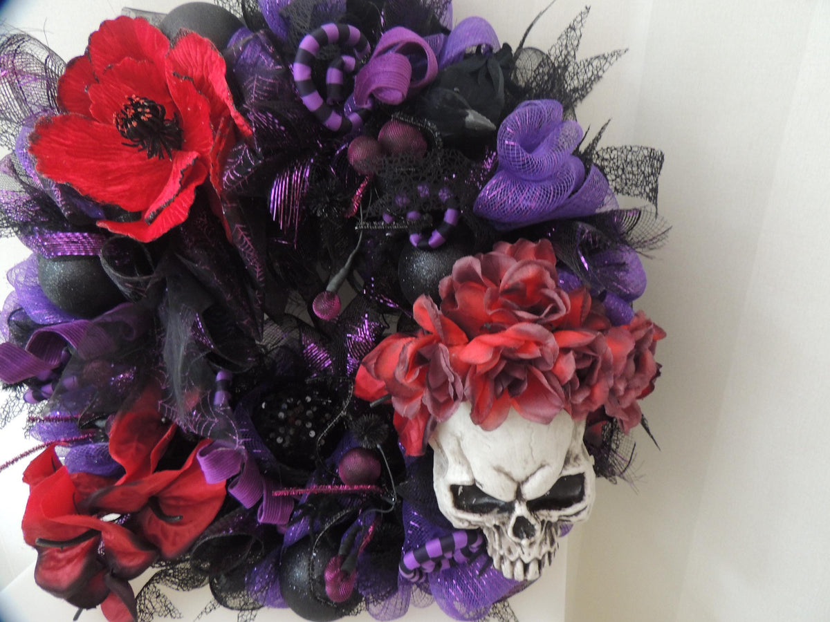 Skull and Roses Halloween Wreath for Front Door, Gothic Floral Halloween Decor, Purple Handmade Spooky Autumn Wreath, Glam Skull Door Swag