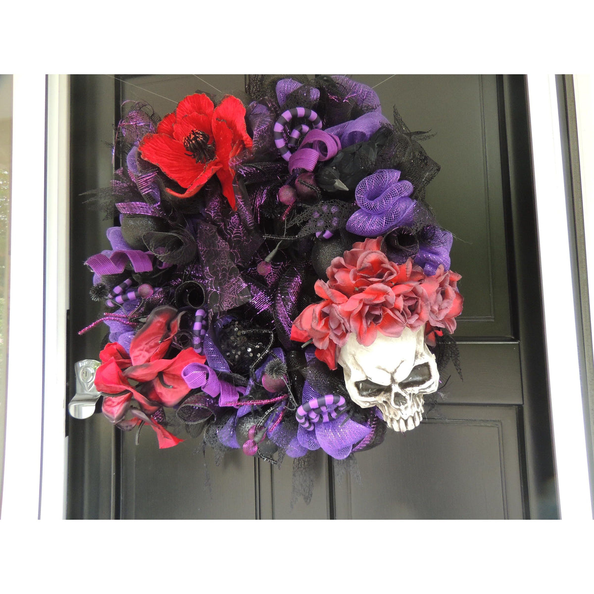 Skull and Roses Halloween Wreath for Front Door, Gothic Floral Halloween Decor, Purple Handmade Spooky Autumn Wreath, Glam Skull Door Swag