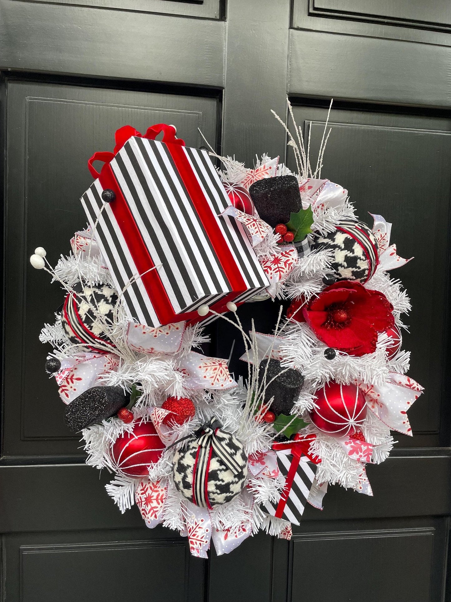 Red White Black Christmas Wreath | Modern Glam Decor | 50cm