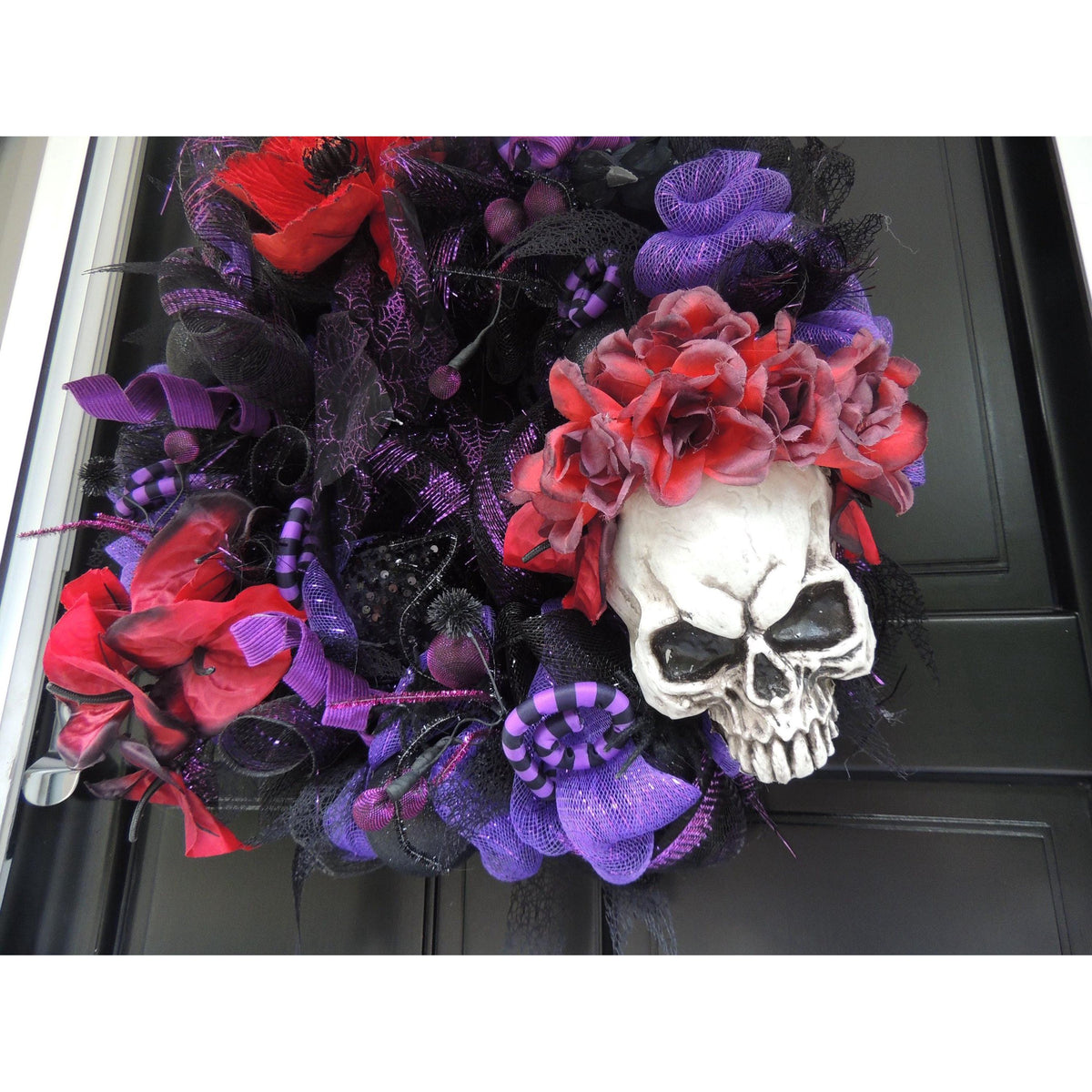 Skull and Roses Halloween Wreath for Front Door, Gothic Floral Halloween Decor, Purple Handmade Spooky Autumn Wreath, Glam Skull Door Swag