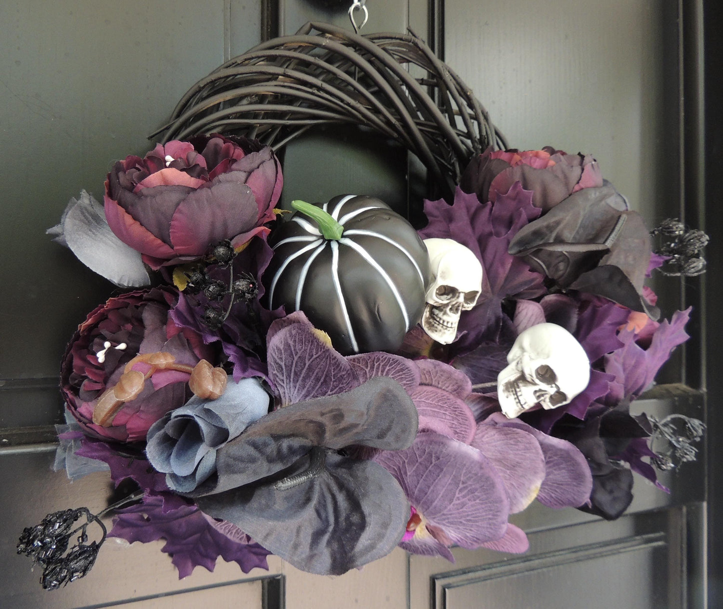 Gothic Halloween Wreath, Black Purple Skull Wreath,Front Door Decor,Dark Floral Wreath Spooky Halloween Decor, Haunted Decor,Steampunk Swag