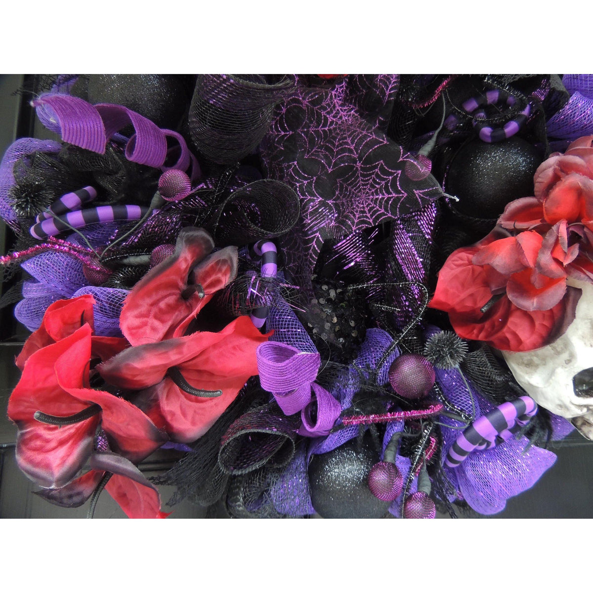 Skull and Roses Halloween Wreath for Front Door, Gothic Floral Halloween Decor, Purple Handmade Spooky Autumn Wreath, Glam Skull Door Swag