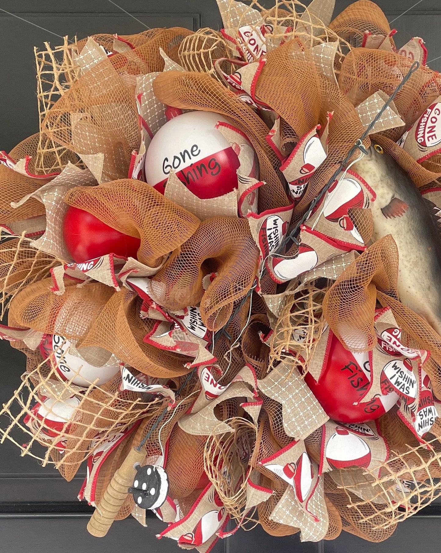 Fishing Bobber Wreath for Front Door, Angler Cabin Door Decor, Handmade Bass Fishing Wreath, Rustic Lake House Decoration Brown Red
