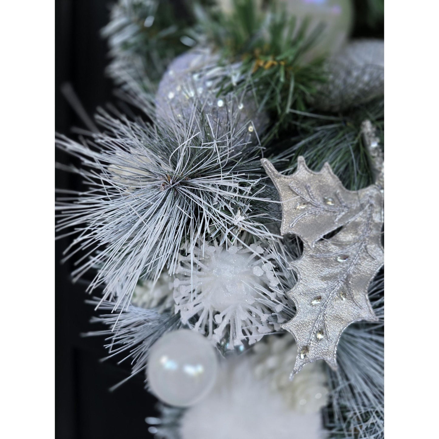Luxury Christmas Flocked Snowy Christmas Wreath Winter Holiday Front Door Porch Wall Hanger Mantle Home Decor Decoration Designer Gift Pine