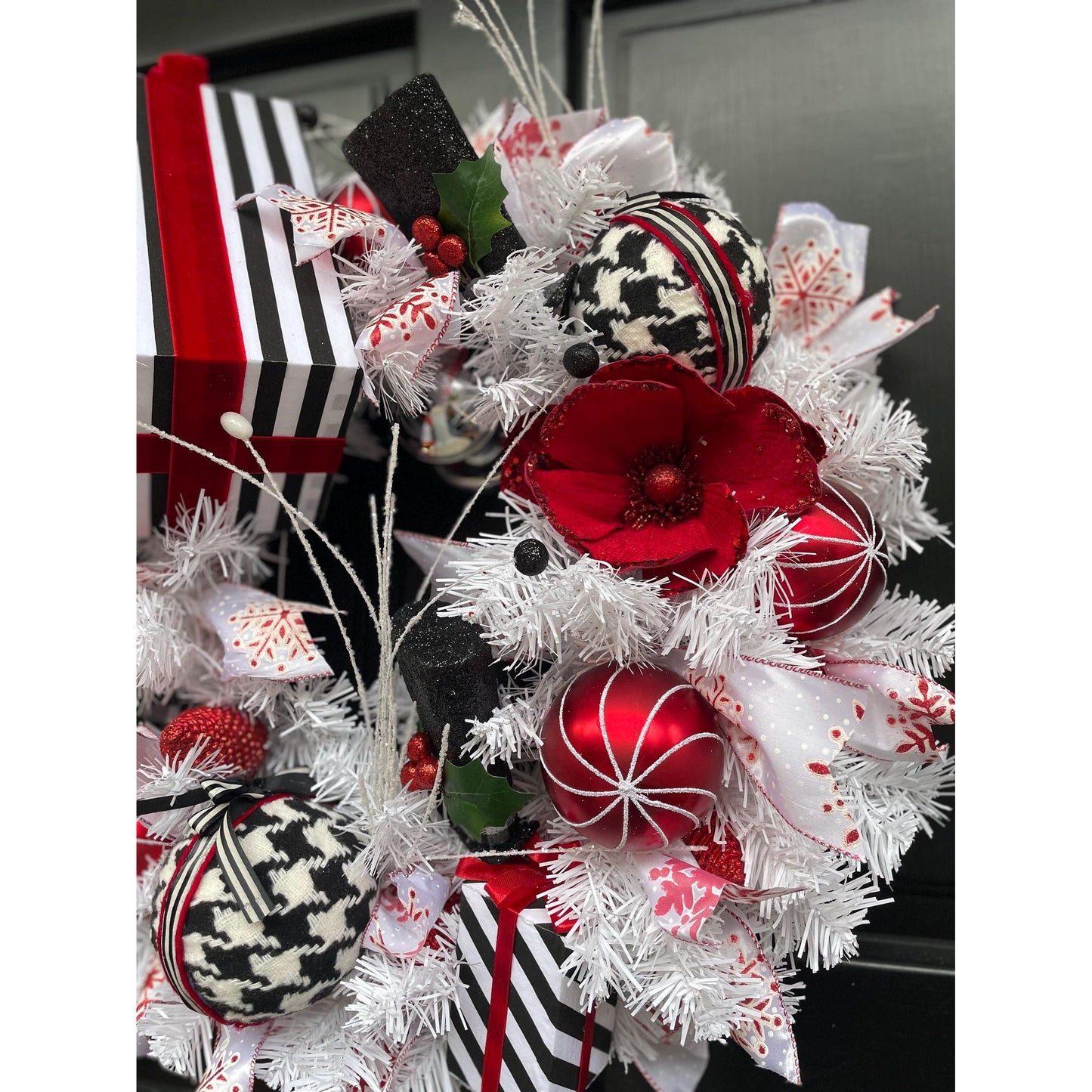 Red White Black Christmas Wreath Front Door Glam Deco Home Decorations Xmas Winter Mantle Decor Holiday Wreath Modern Swag Fireplace Wall