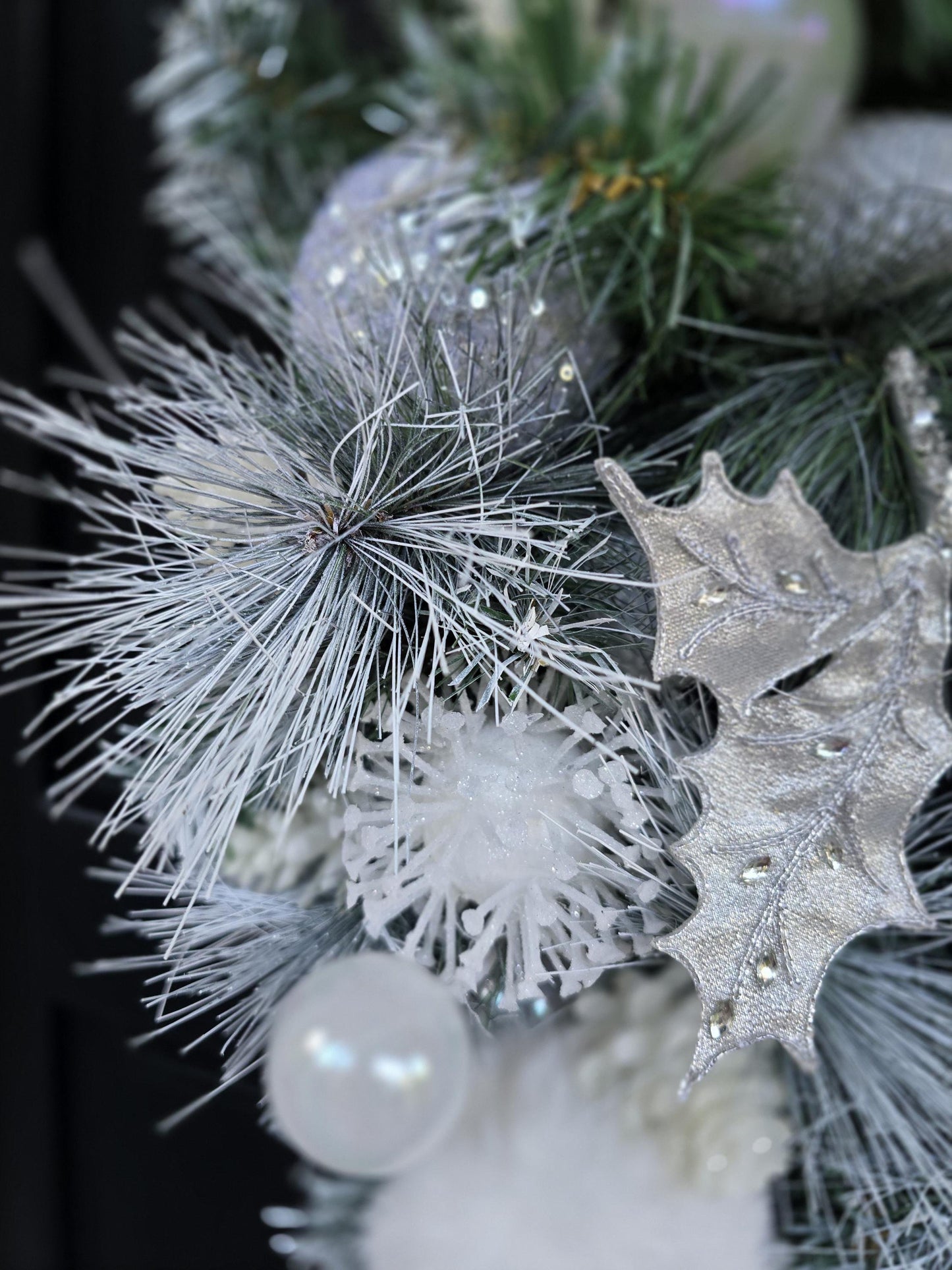 Christmas Wreath, White Frosted Front Door Wreath, Winter Wonderland Christmas Decor, Snowy Pine Holiday Wreath, Luxury Christmas Wreath