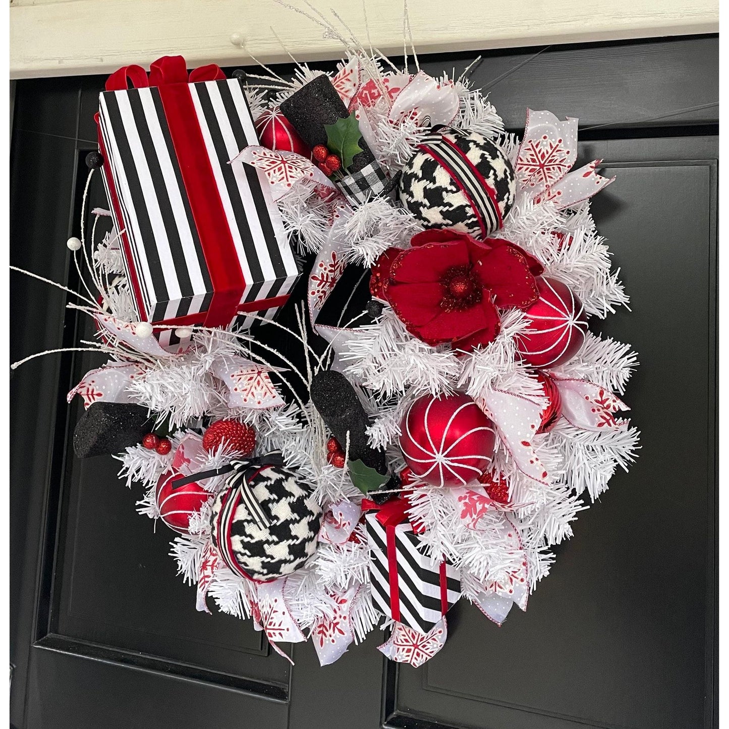 Red White Black Christmas Wreath Front Door Glam Deco Home Decorations Xmas Winter Mantle Decor Holiday Wreath Modern Swag Fireplace Wall