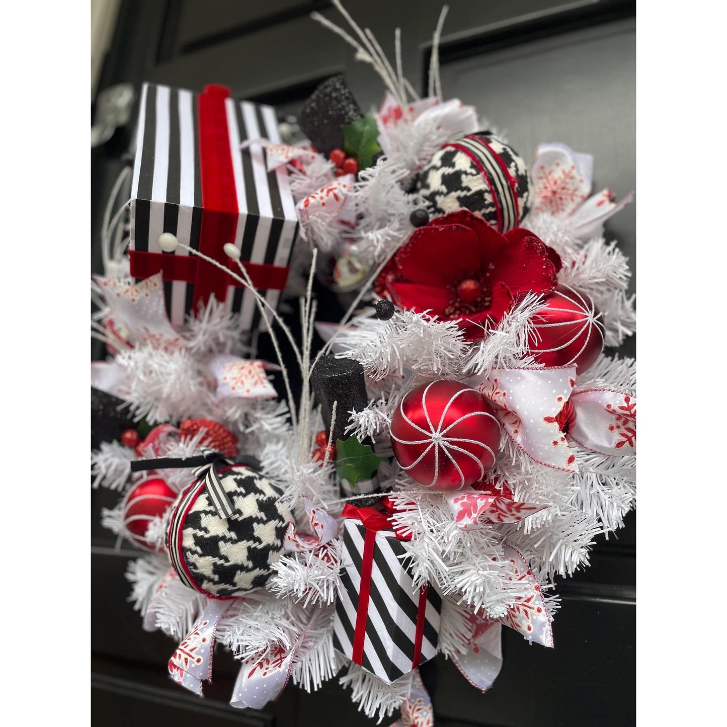 Red White Black Christmas Wreath Front Door Glam Deco Home Decorations Xmas Winter Mantle Decor Holiday Wreath Modern Swag Fireplace Wall