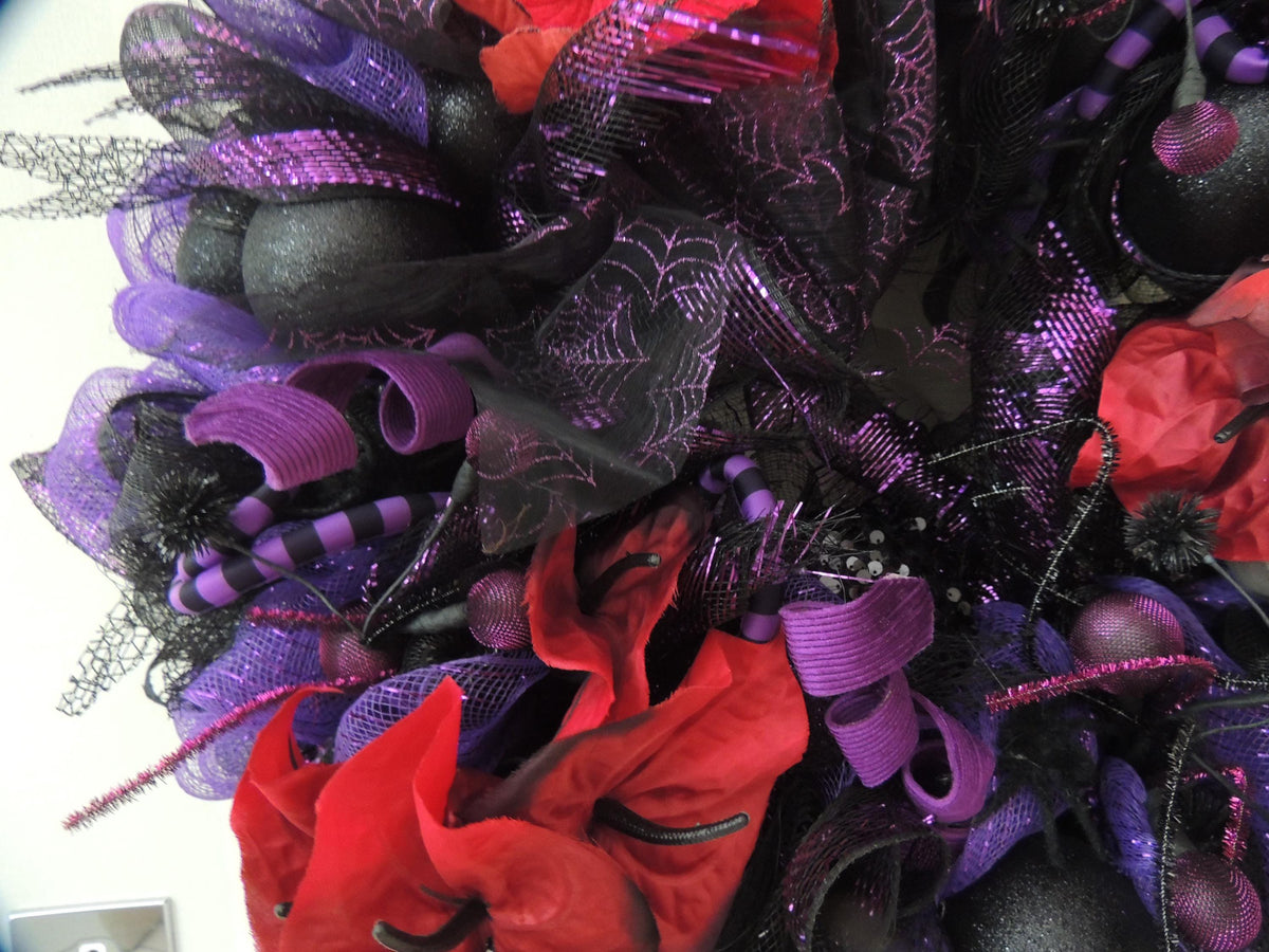 Skull and Roses Halloween Wreath for Front Door, Gothic Floral Halloween Decor, Purple Handmade Spooky Autumn Wreath, Glam Skull Door Swag