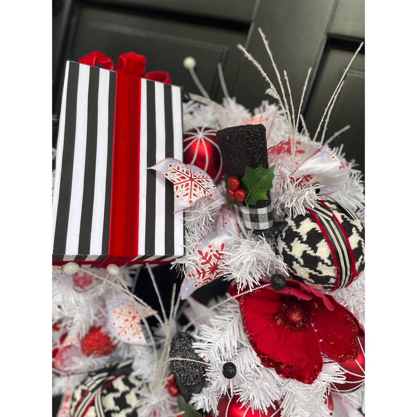 Red White Black Christmas Wreath Front Door Glam Deco Home Decorations Xmas Winter Mantle Decor Holiday Wreath Modern Swag Fireplace Wall